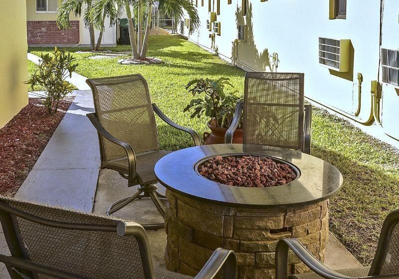 Shell Motel Hollywood