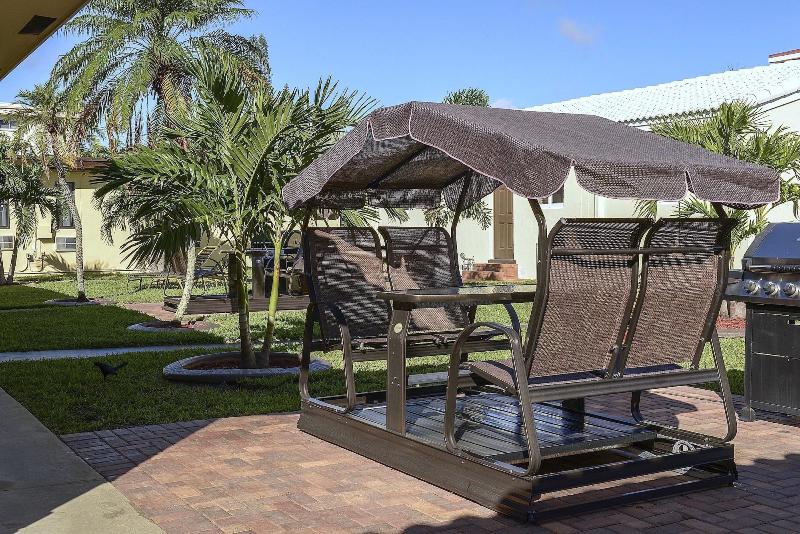 Shell Motel Hollywood