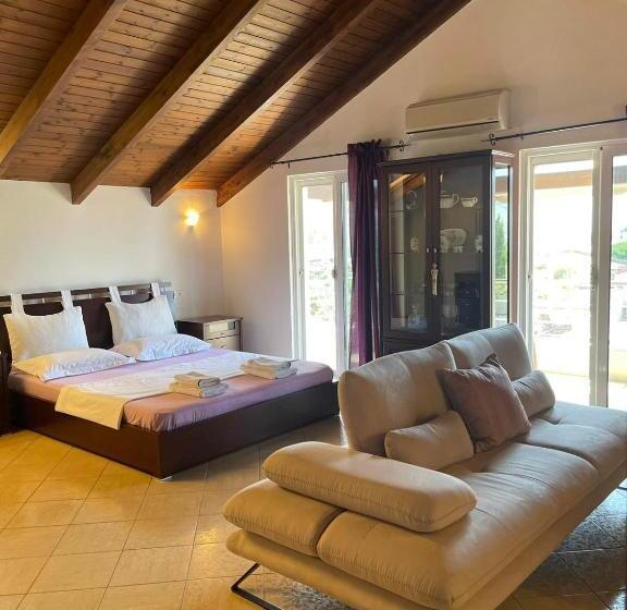 Apartments Athina Orikum