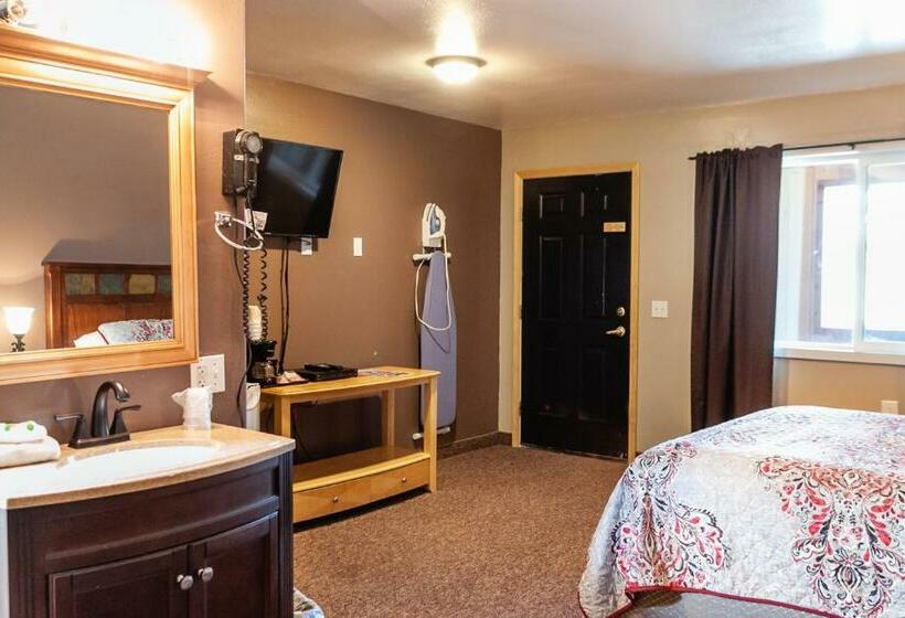 Circle R Motel