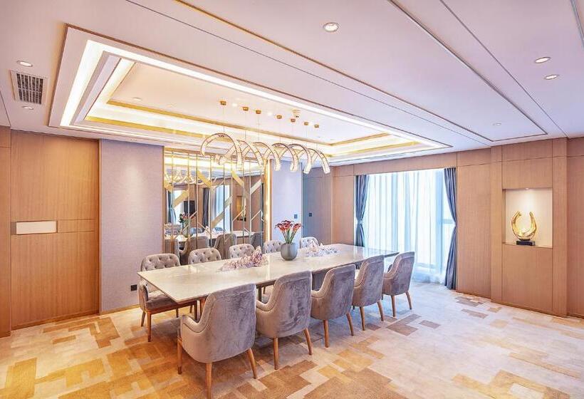 בית מלון כפרי Howard Johnson New District Plaza Ziyang