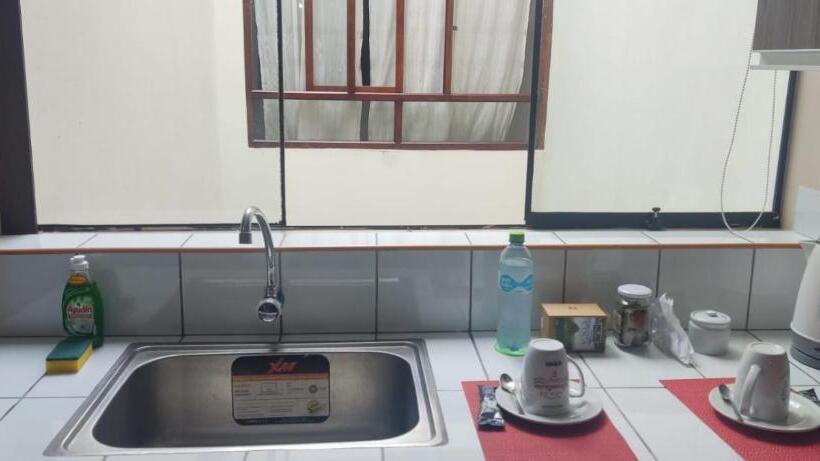 Пансион Hb Leos Eirl