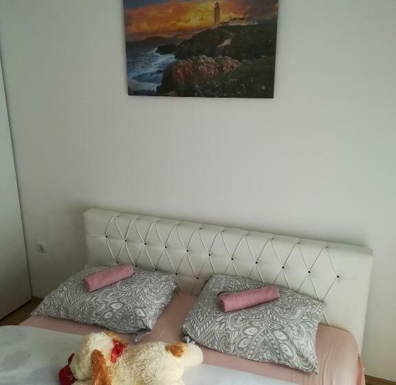 پانسیون Omega