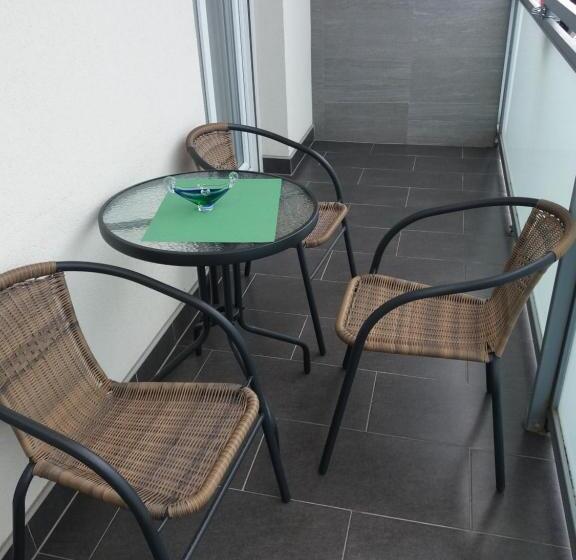 پانسیون Omega