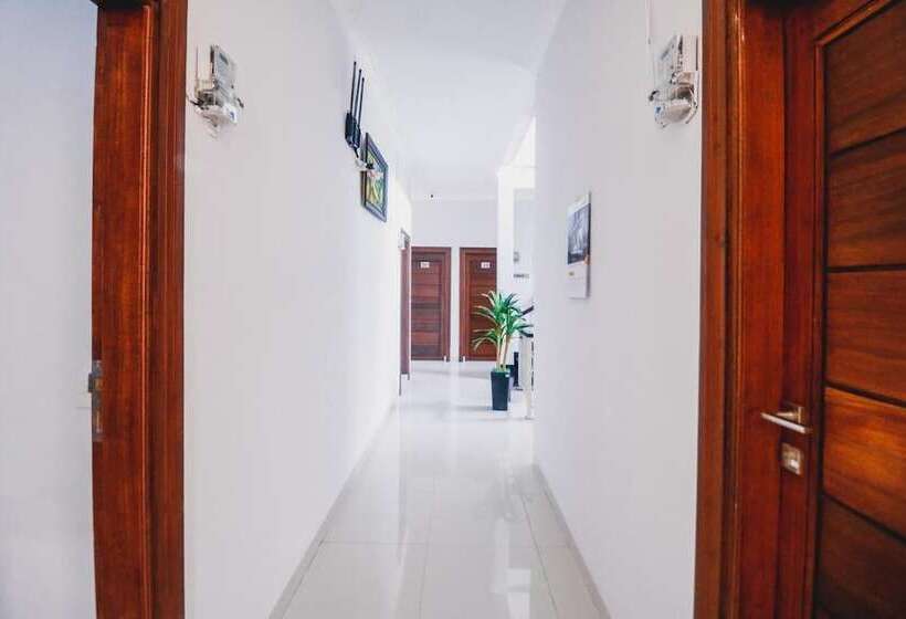 Пансион Reddoorz Near Hermes Place Polonia Medan