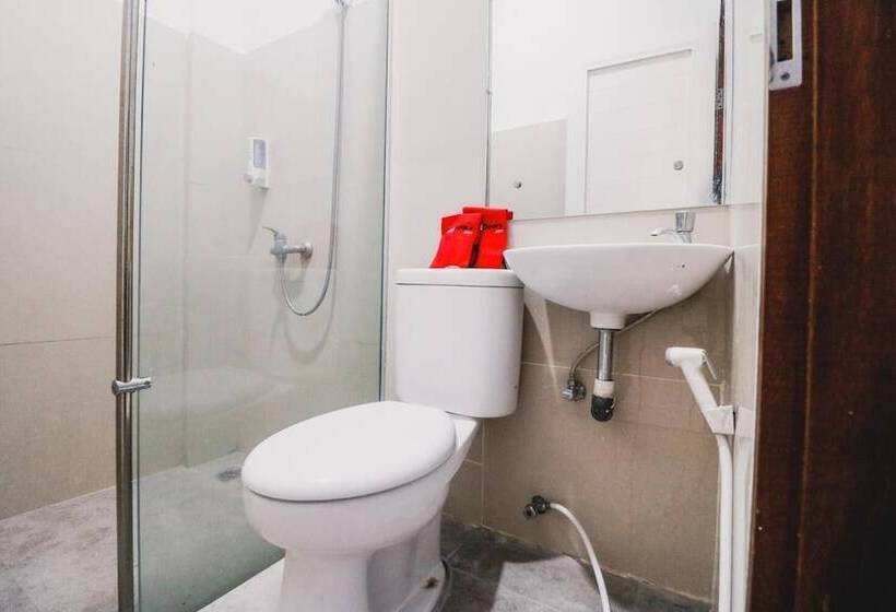 Пансион Reddoorz Near Hermes Place Polonia Medan