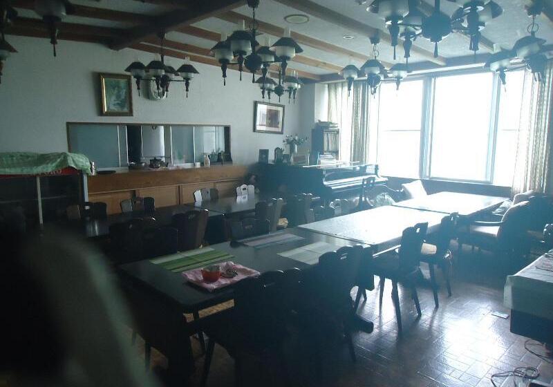 Ryokan Cafe Cerisier栖里時絵