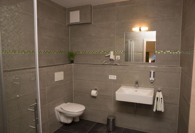 ユースホステル Gasthaus Schwarzer Adler