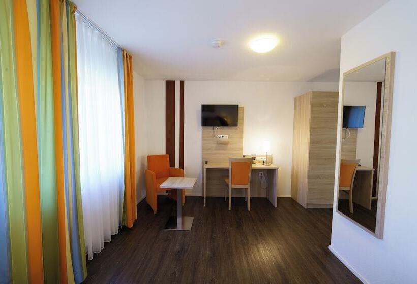 ユースホステル Gasthaus Schwarzer Adler