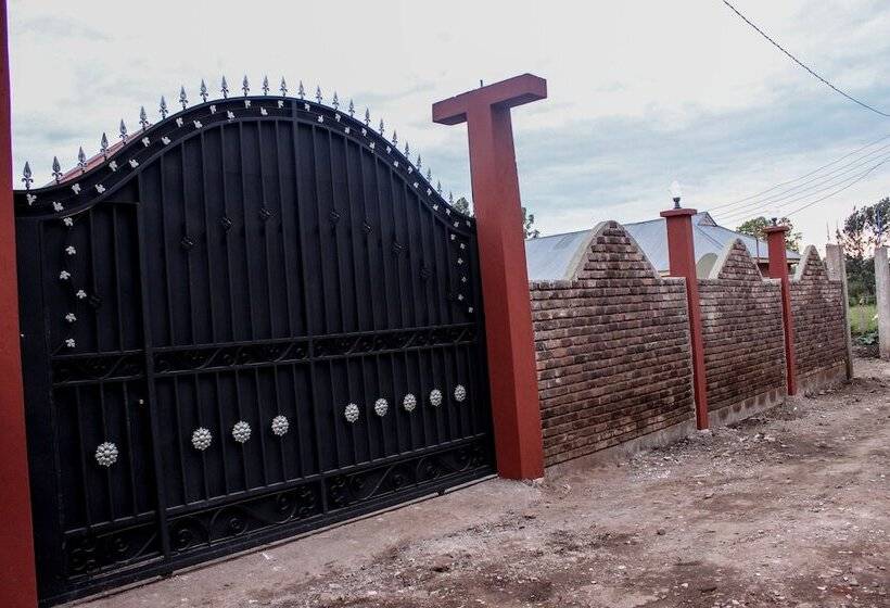 هاستل Savannah House