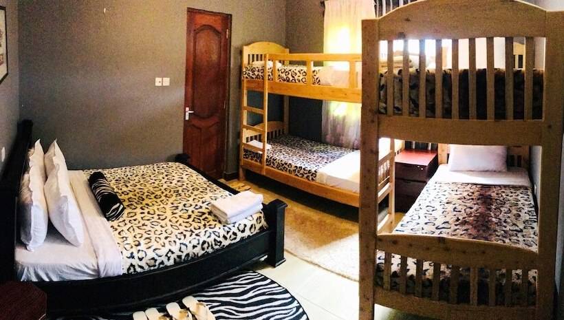 هاستل Savannah House