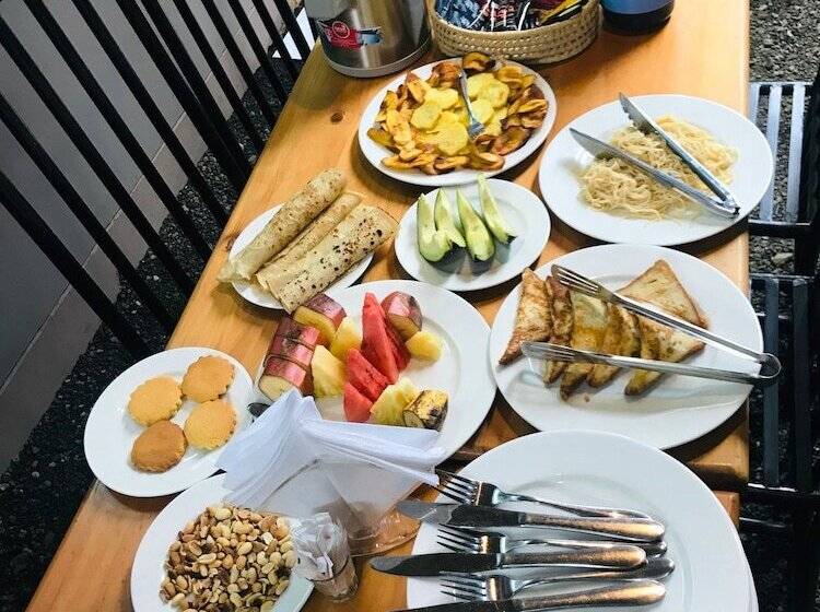 هاستل Savannah House