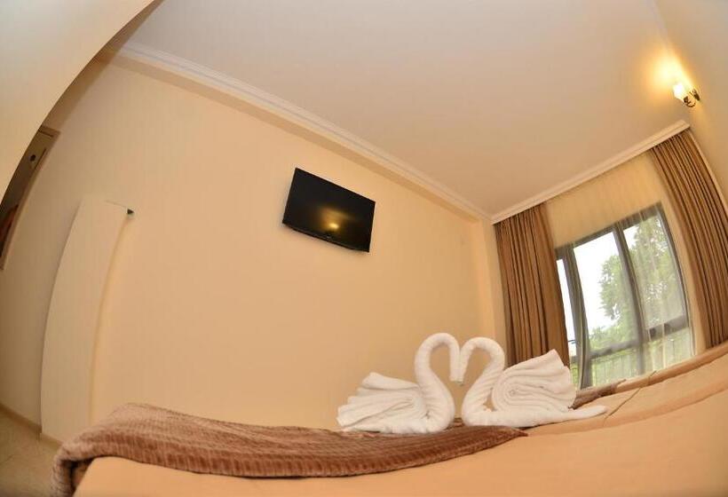 تختخواب و صبحانه Gori