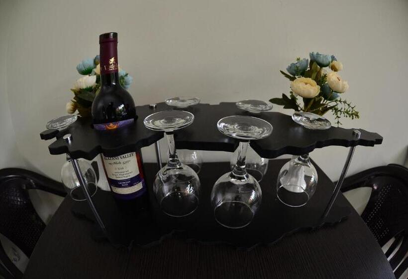 تختخواب و صبحانه Gori