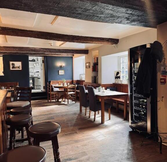 مبيت وإفطار The Swan