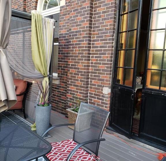 Green Door B&b Brockville