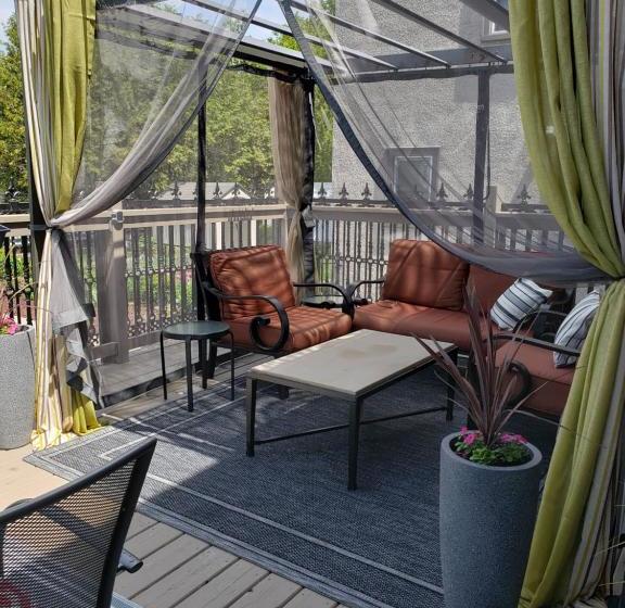 Green Door B&b Brockville