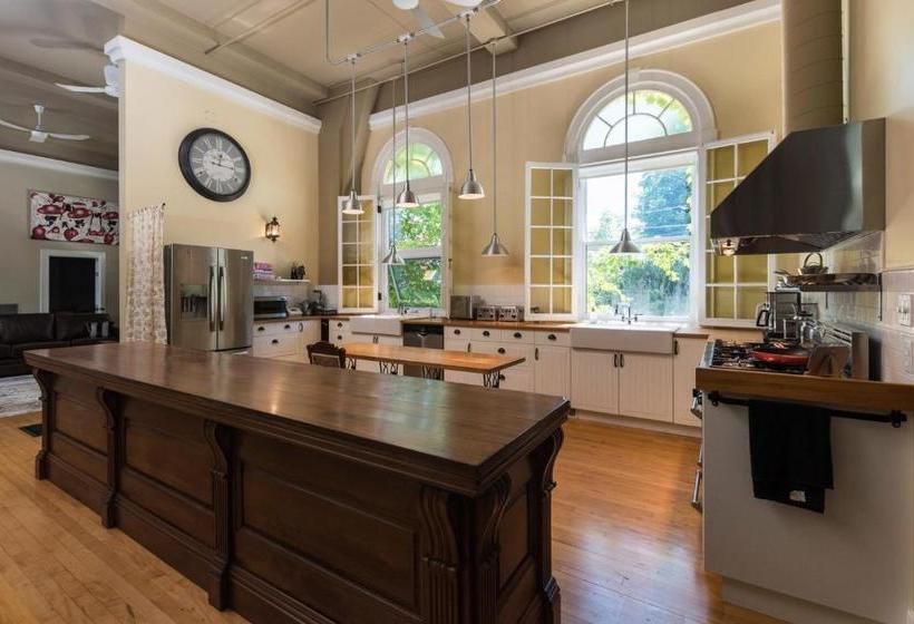 Green Door B&b Brockville