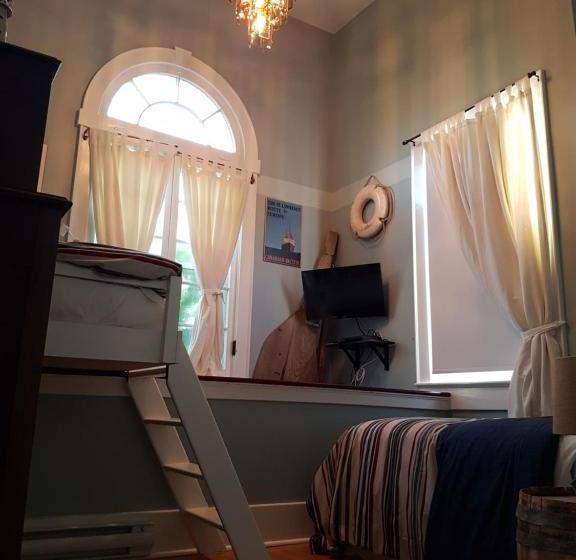 Green Door B&b Brockville