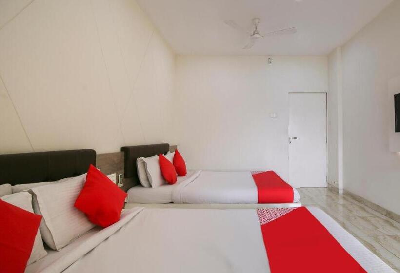 Отель Capital O 15635 Elite Rooms & Banquet