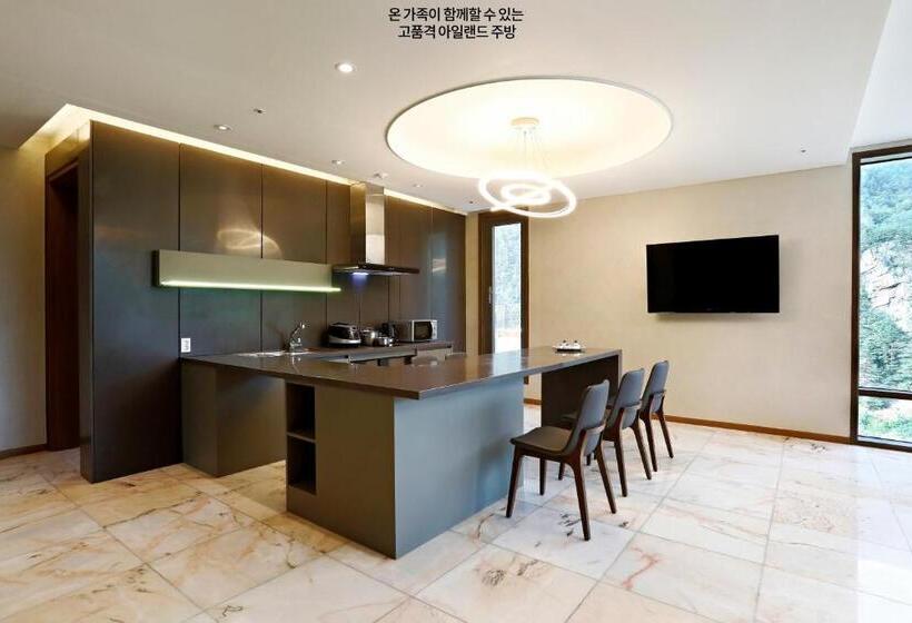 בית מלון כפרי Pine Forest Jeongseon Alpine Resort