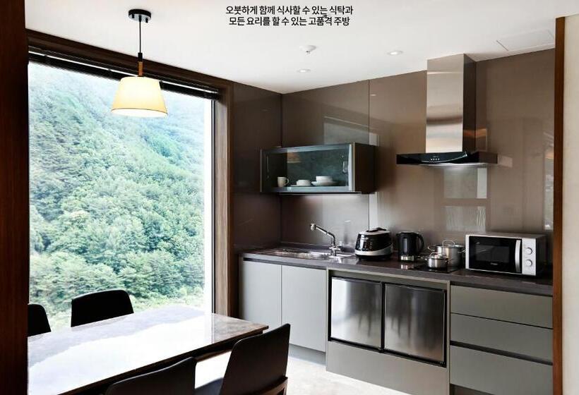 בית מלון כפרי Pine Forest Jeongseon Alpine Resort