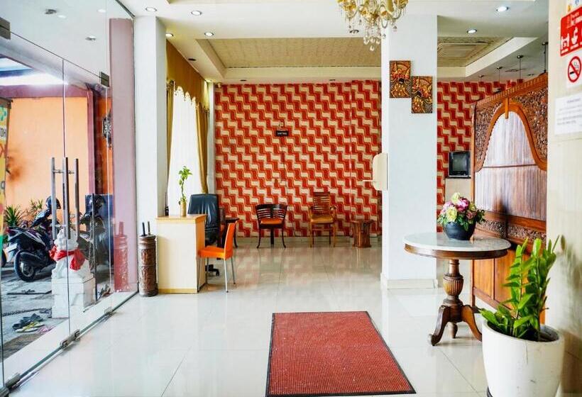 Отель Reddoorz Plus @ Cikarang