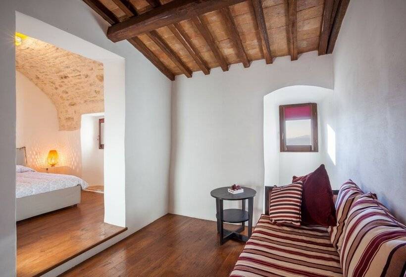 Il Castello Di Campello