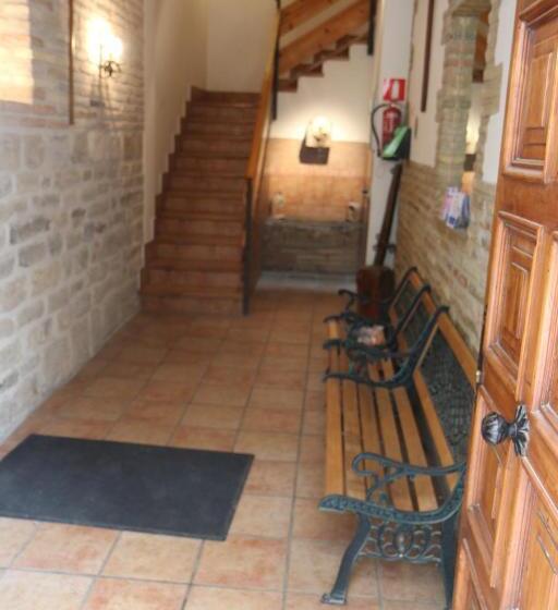 پانسیون Hostal La Plaza