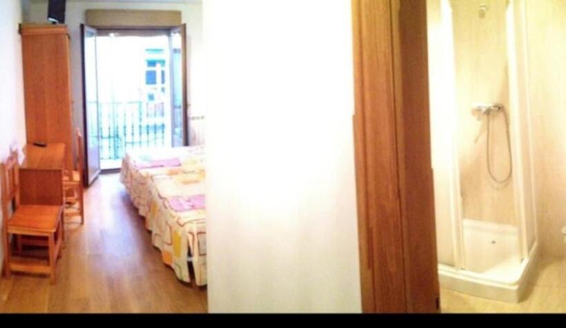 پانسیون Hostal La Plaza