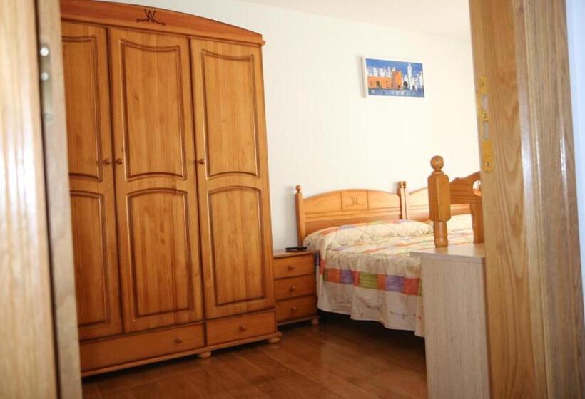 پانسیون Hostal La Plaza