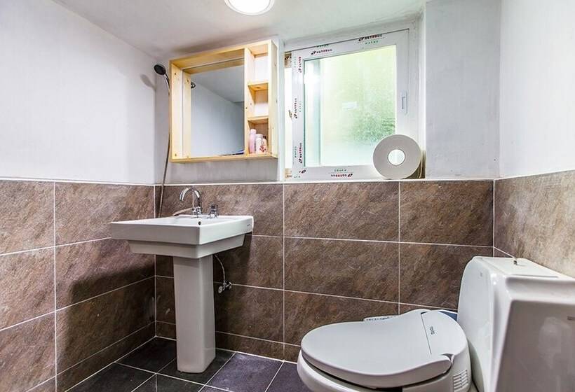 Общежитие Jeju Airport Single Story Guest House