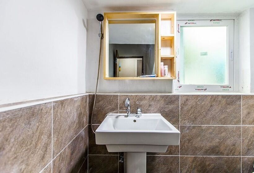 Общежитие Jeju Airport Single Story Guest House