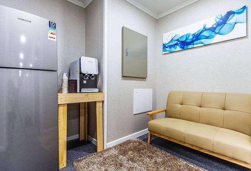 Общежитие Jeju Airport Single Story Guest House