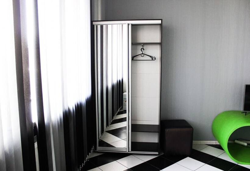 Zipper House   Hostel