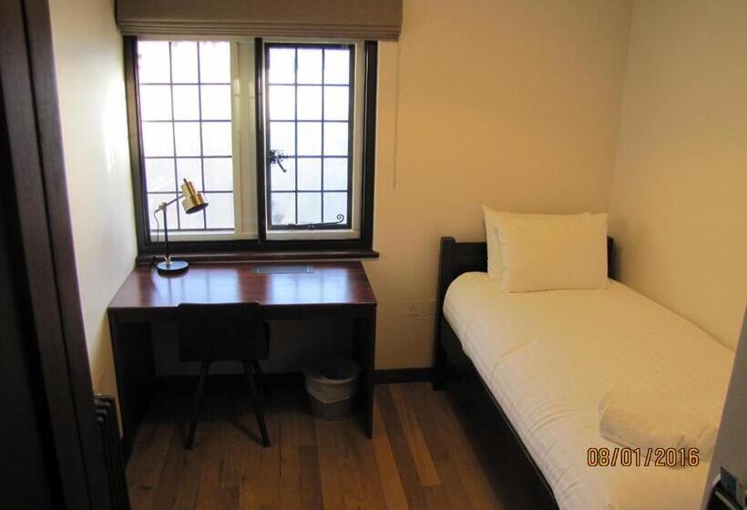 בית מלון כפרי West Court  Jesus College