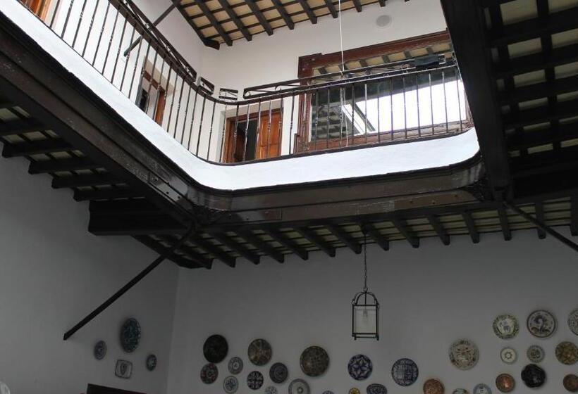 بنسيون Hospederia 1881