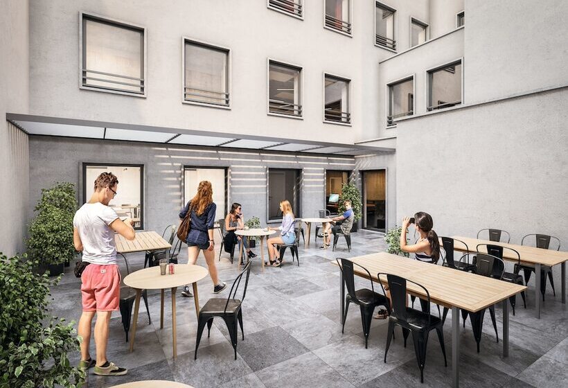 Auberge De Jeunesse Charleroi Youth Hostel