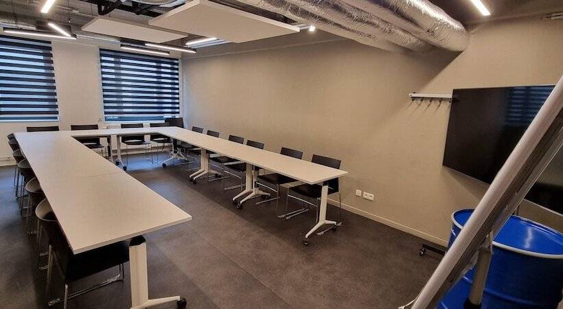 Auberge De Jeunesse Charleroi Youth Hostel