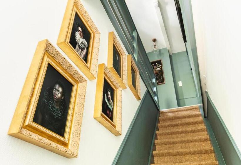 تختخواب و صبحانه Canal Wow Suites Amsterdam