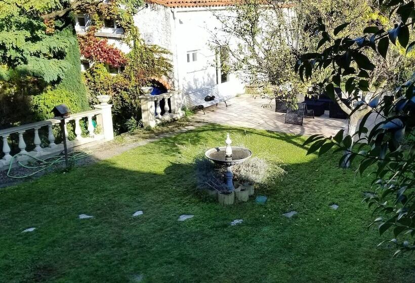 مبيت وإفطار La Maison Blanche