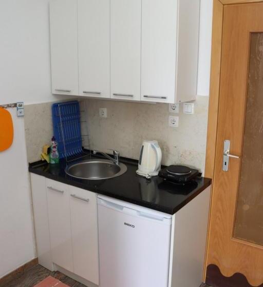 تختخواب و صبحانه Rooms & Apartment Jozić