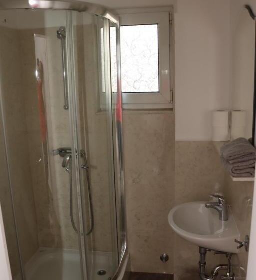 تختخواب و صبحانه Rooms & Apartment Jozić