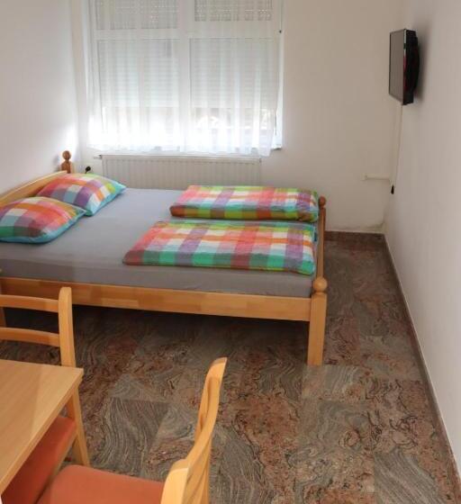 تختخواب و صبحانه Rooms & Apartment Jozić