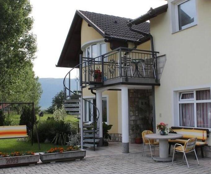 تختخواب و صبحانه Rooms & Apartment Jozić