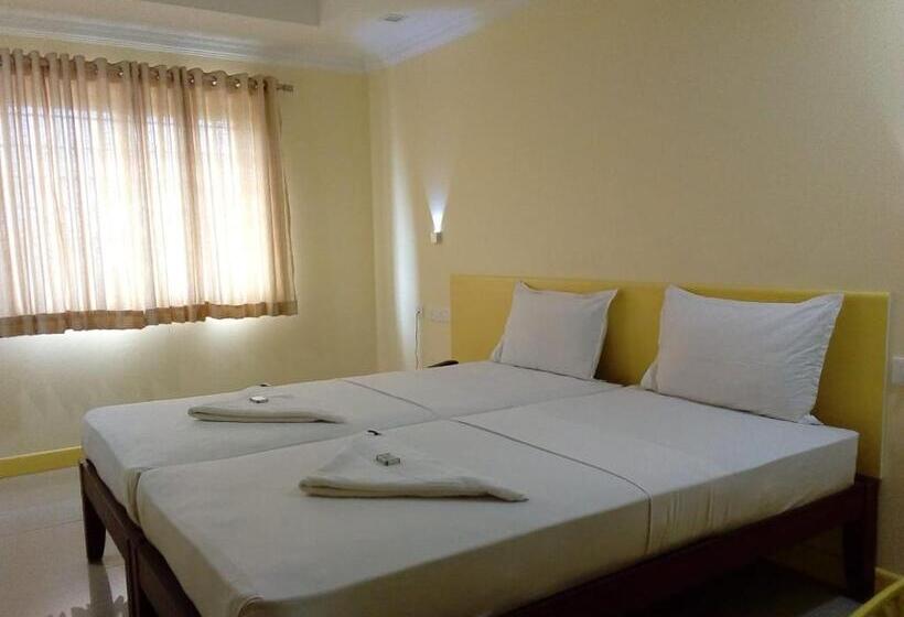 酒店 Kalluvalappil Holiday Inn