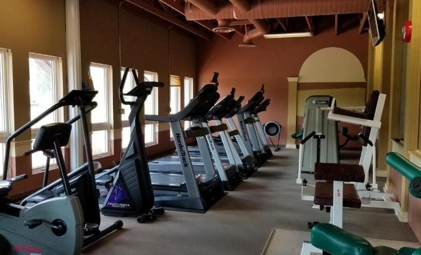 فندق Wishwood Resort