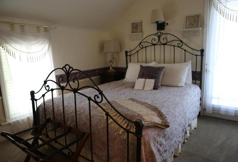 Martha's Vineyard B & B