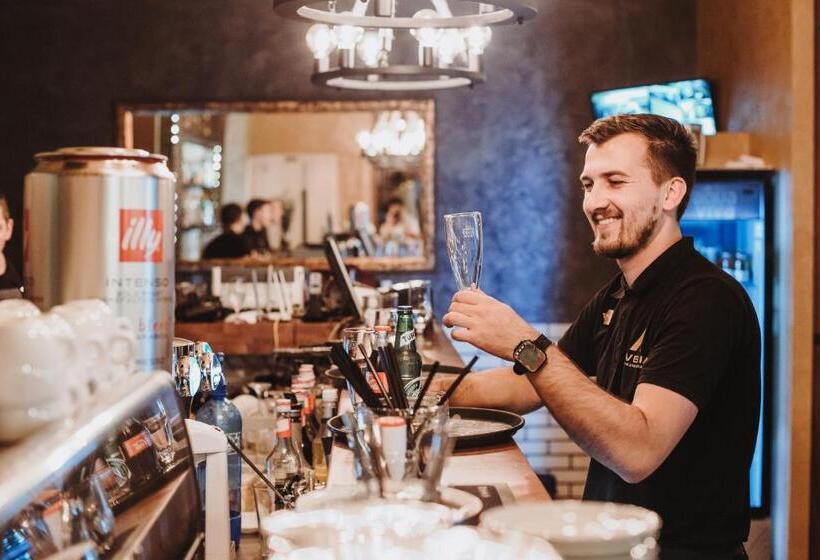 پانسیون Restaurant & Apartments & Rooms Avenia