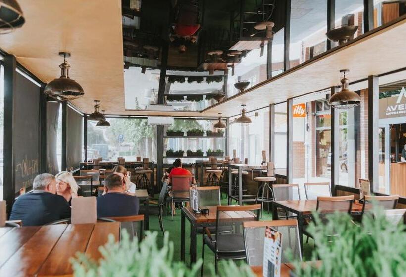 پانسیون Restaurant & Apartments & Rooms Avenia